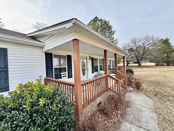 3rd image of 1595 Spring Valley Lake Rd