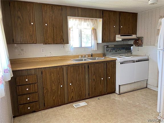 3rd image of 636 E Clearview Dr