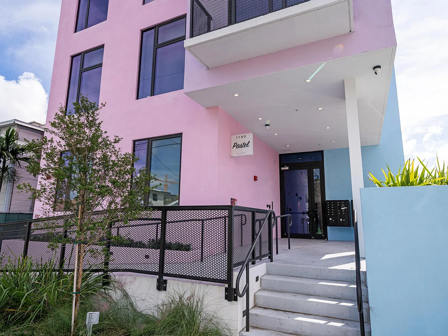 Pastel Apartments — Photo 2