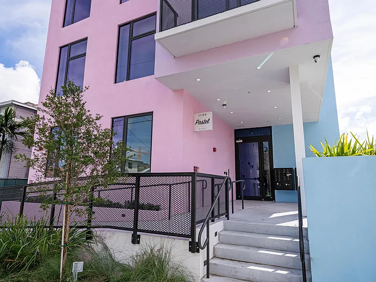 Pastel Apartments — Photo 2