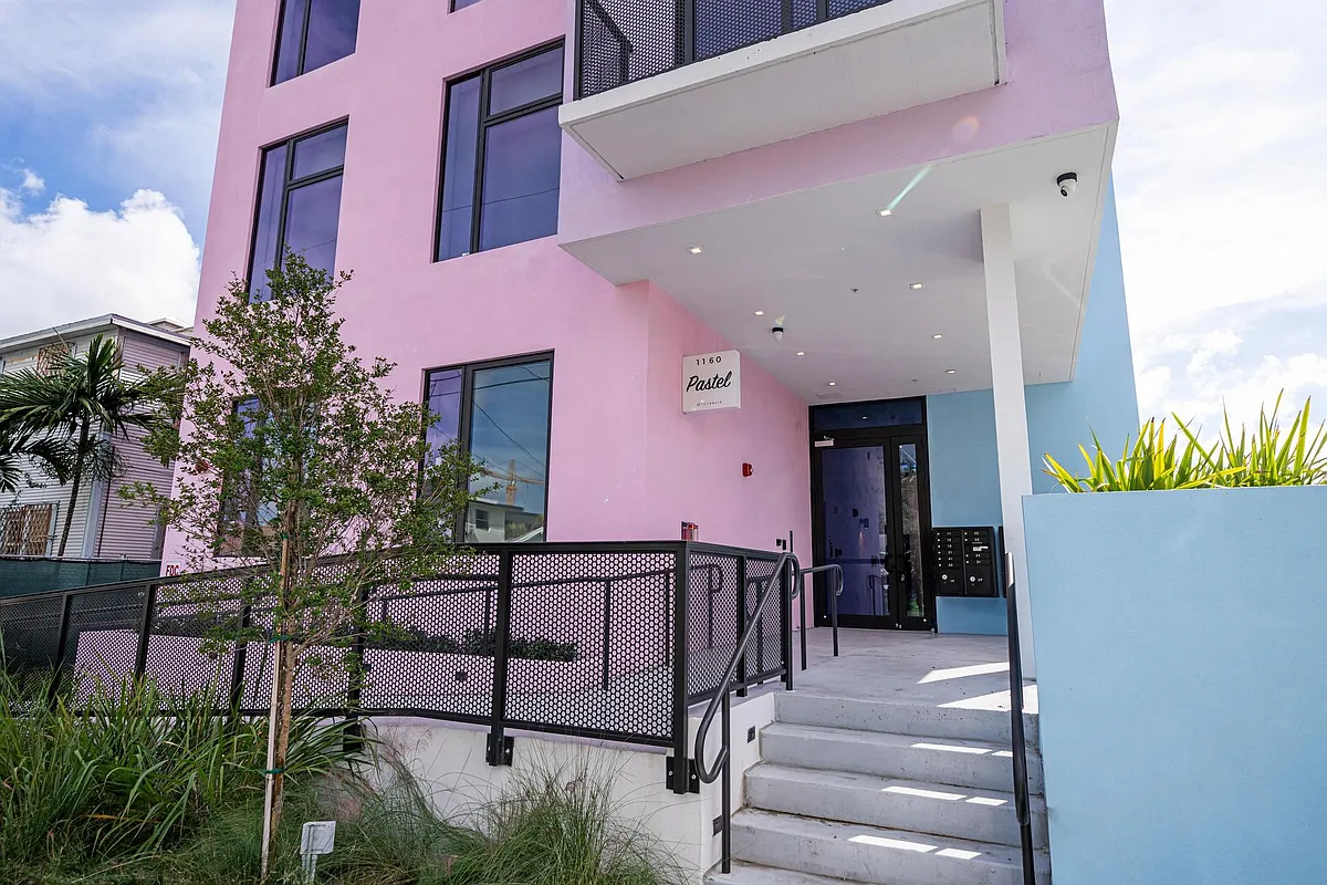 Building Photo - Pastel Apartments