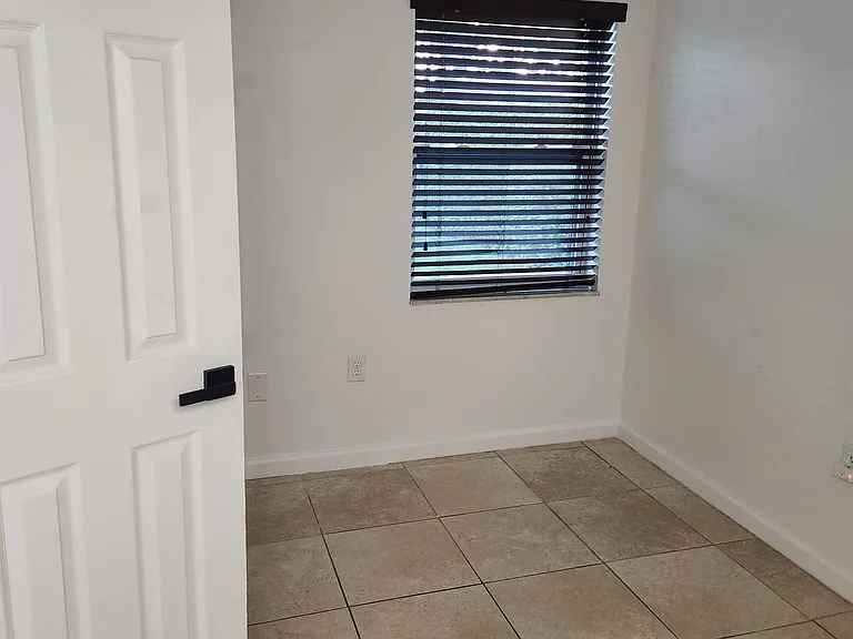 5113 SW 138 Avenue Cir — Photo 9