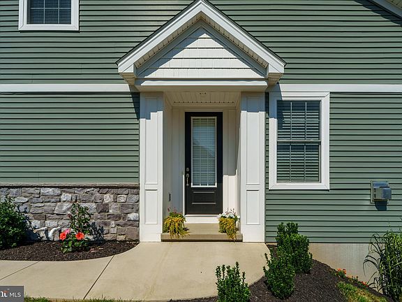3rd image of 185 Copperstone Ct