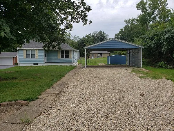 2 bed, 725 sqft, $900 — Photo 2