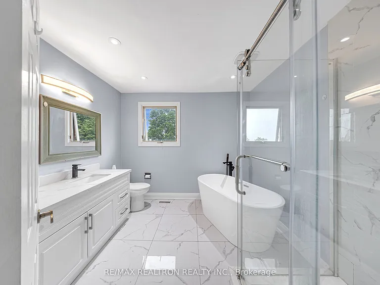 141 Hialeah Cres #UPPER — Photo 24