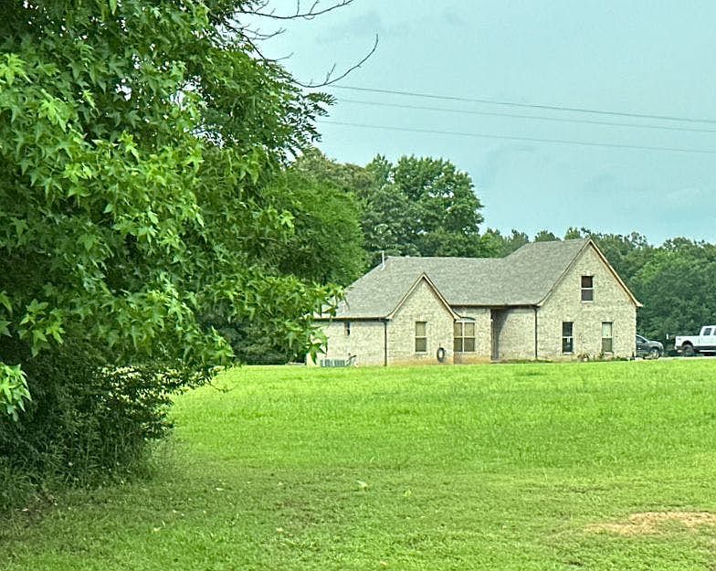 2nd image of 625 New Castle Rd