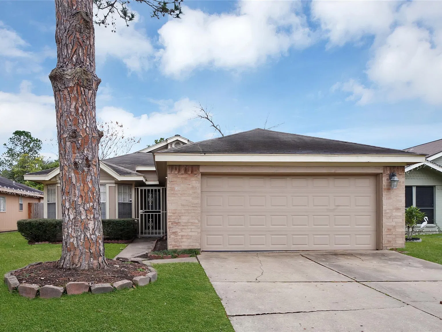 3 bed, 2.0 bath, 1576 sqft, $1,775 — Photo 2
