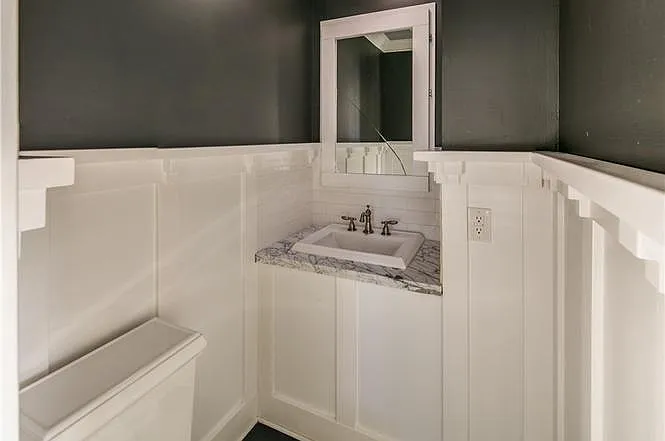 2400 E St — Photo 10