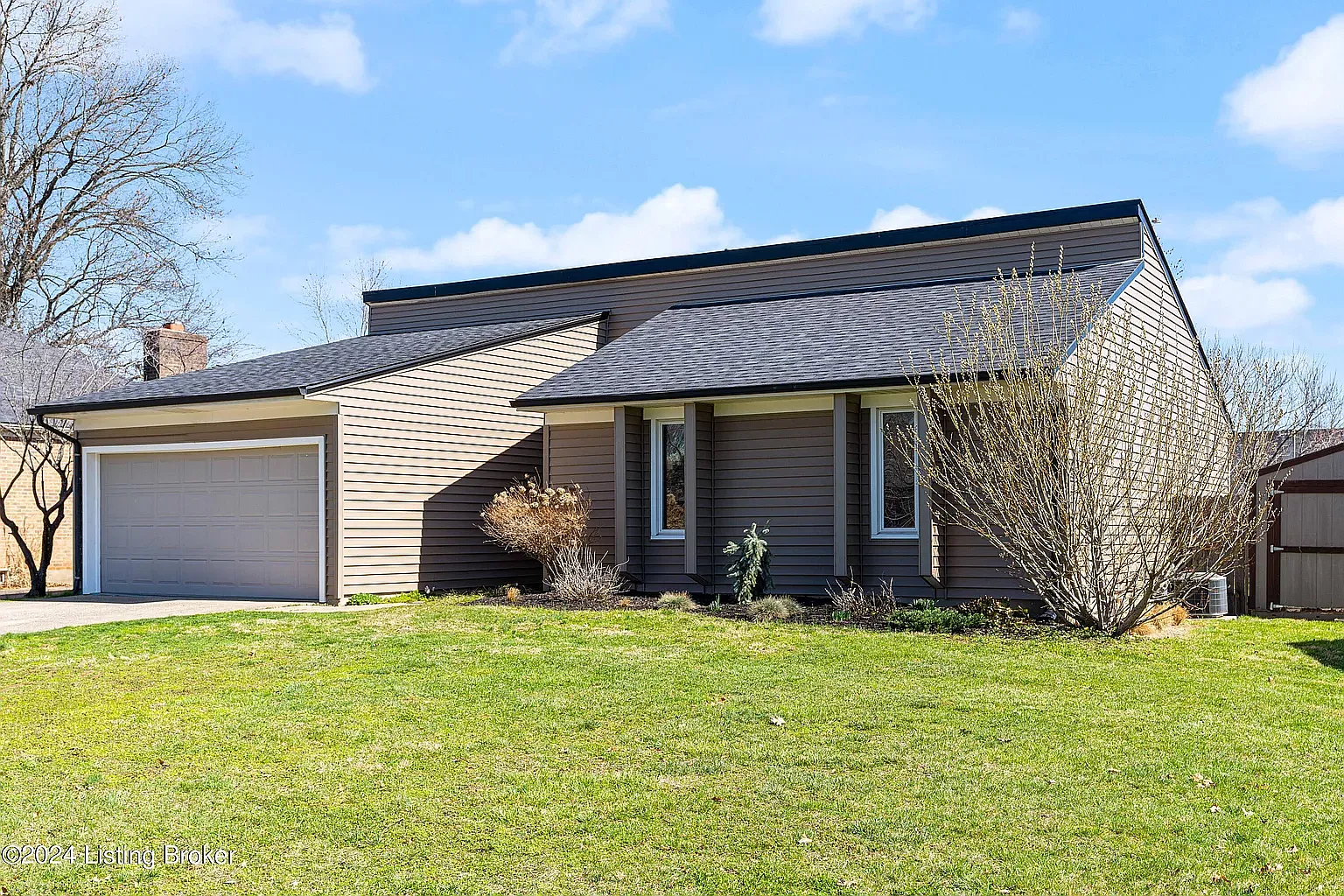 1013 Clerkenwell Rd — Photo 2