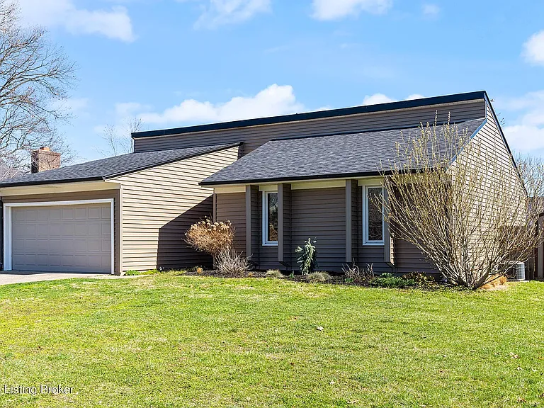 1013 Clerkenwell Rd — Photo 2