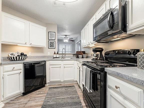 3rd image of 3908 Leeds Ct #8