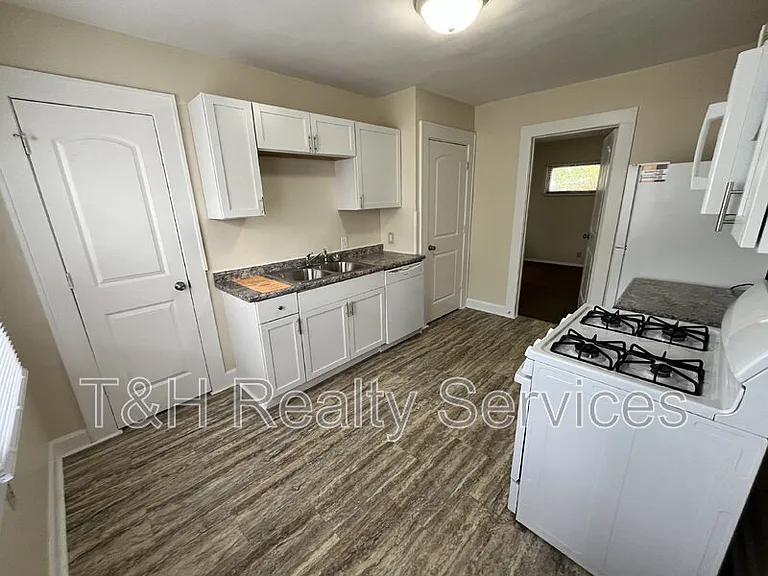 1534 Dawson St — Photo 9