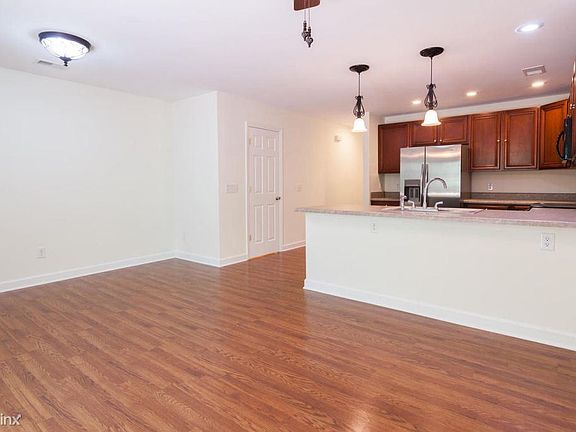 Gorgeous 2bd/1.5ba townhome