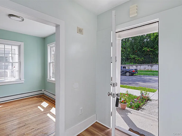 492 Liberty St — Photo 9