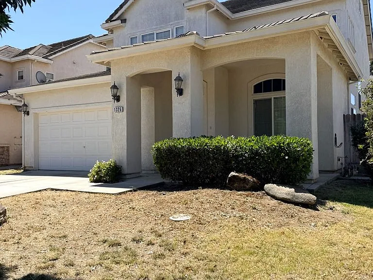 1326 Tide Dr — Photo 2
