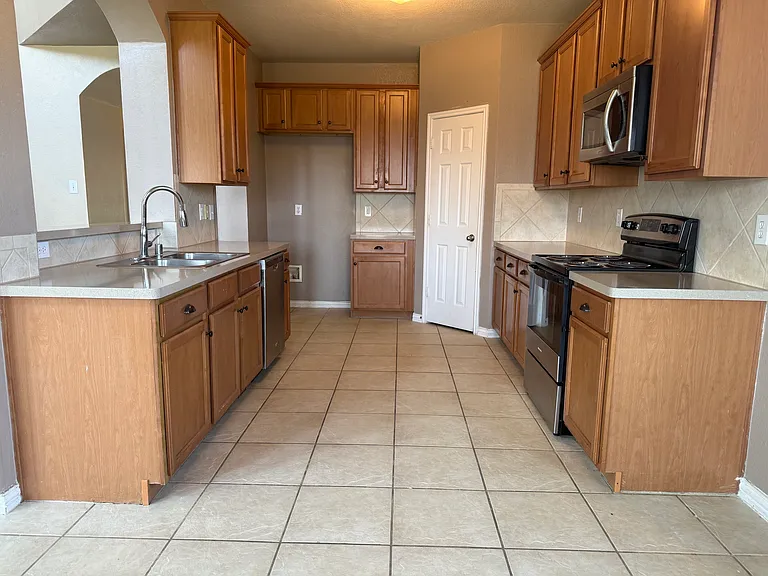 612 Dyann Dr — Photo 5
