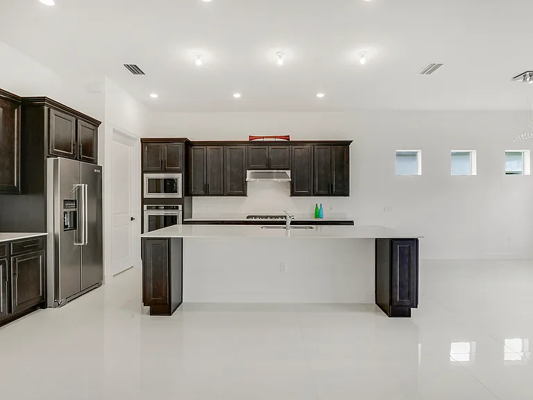 10815 Stellar Cir — Photo 5