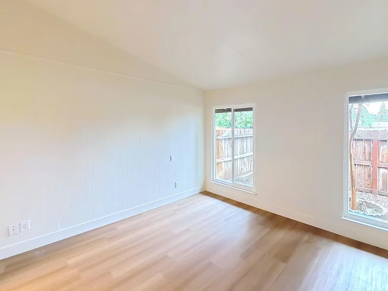 5444 N Maroa Ave #114 — Photo 9
