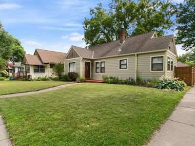 418 Brimhall St, Saint Paul, MN, 55105