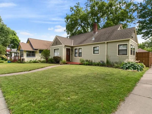 418 Brimhall St, Saint Paul, MN 55105