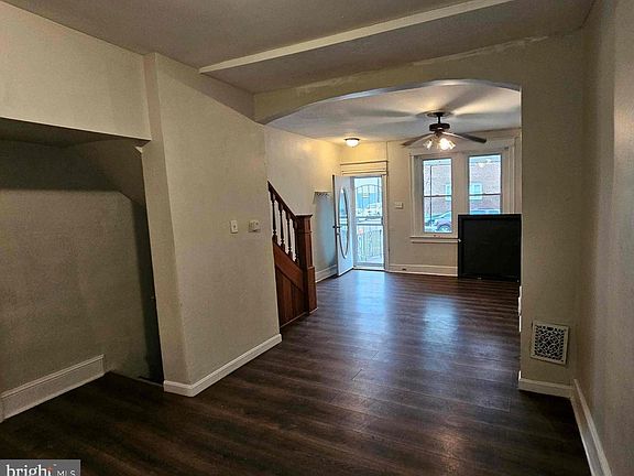 4th image of 164 W Clarkson Ave