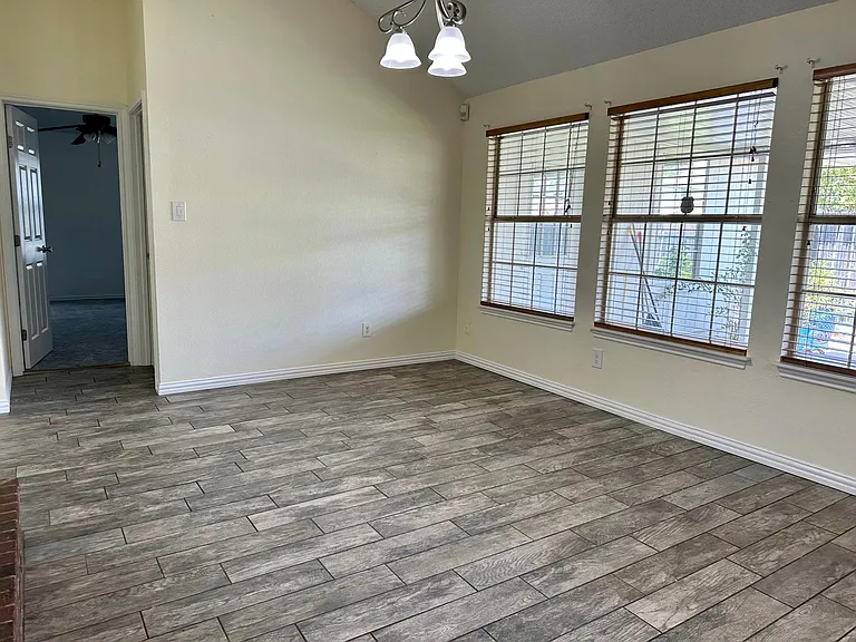 4144 Clary Dr — Photo 15