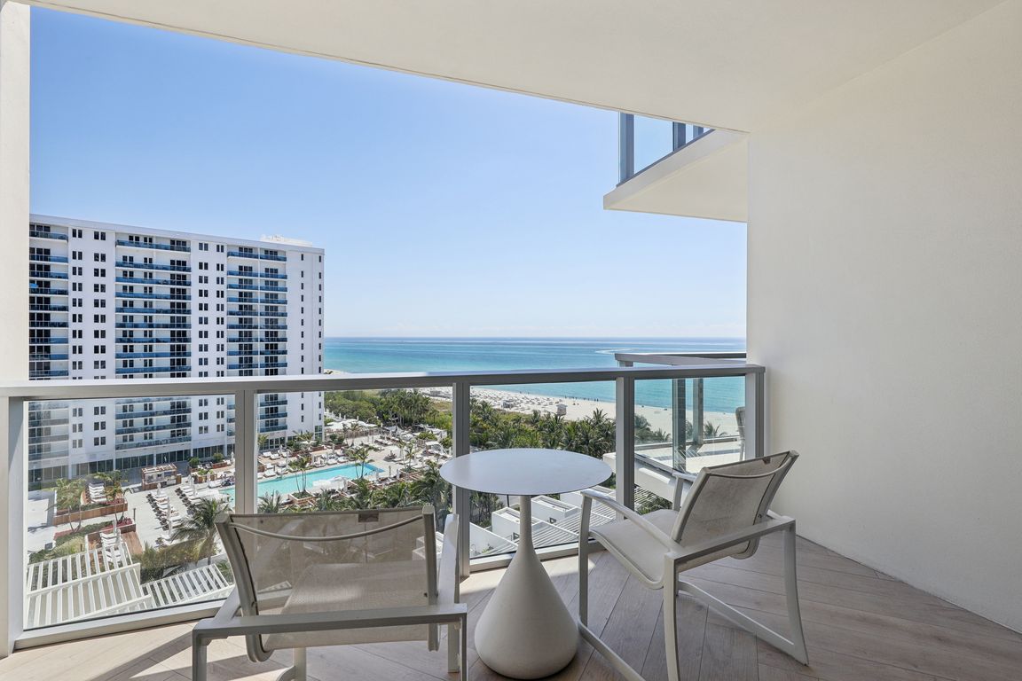 Collins Ave-1605-030.jpg