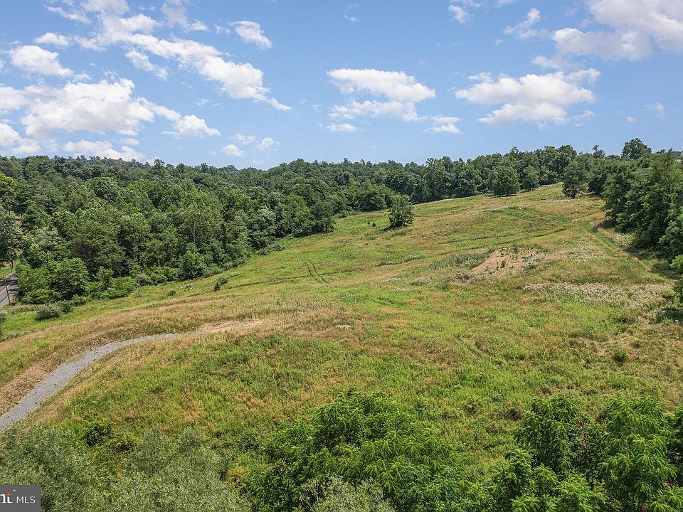 2nd image of 19 N Lewisberry Rd