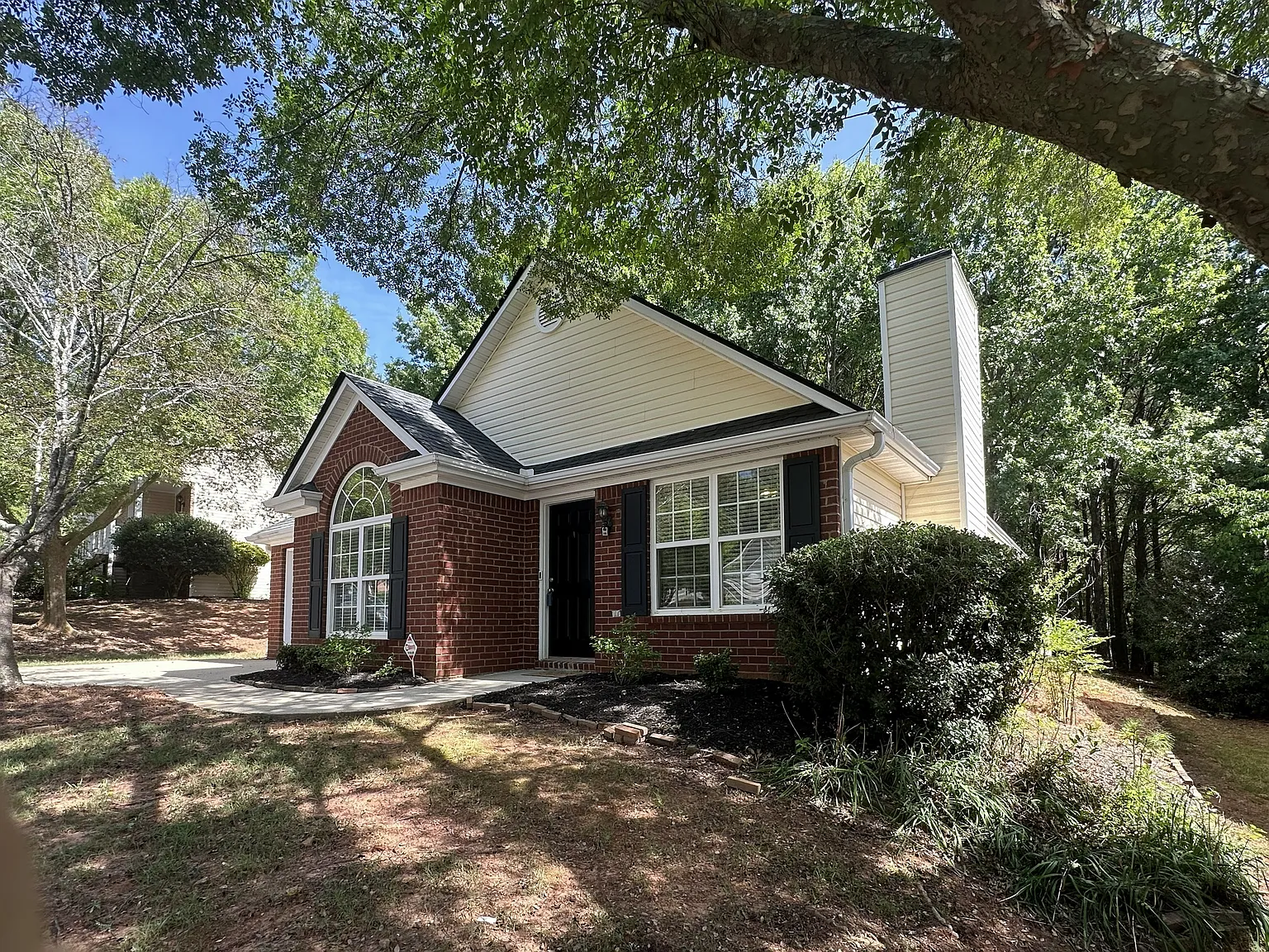 3 bed, 1205 sqft, $1,950 — Photo 1