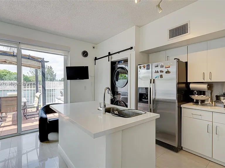 8535 SW 152nd Ave #204 — Photo 5
