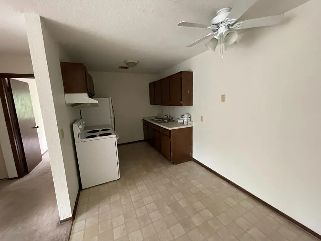 756 Hall Ave - H101 — Photo 2