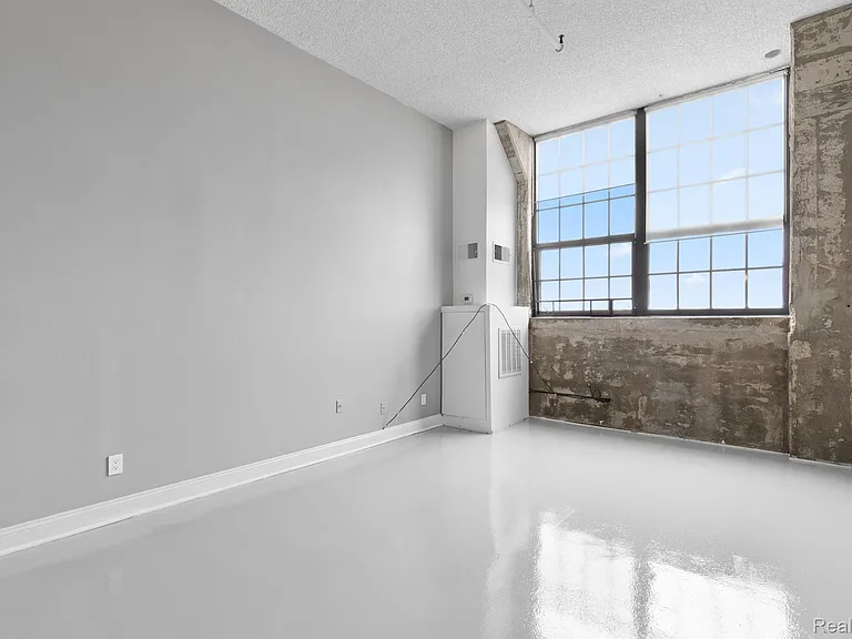 6533 E Jefferson Ave #704 — Photo 8