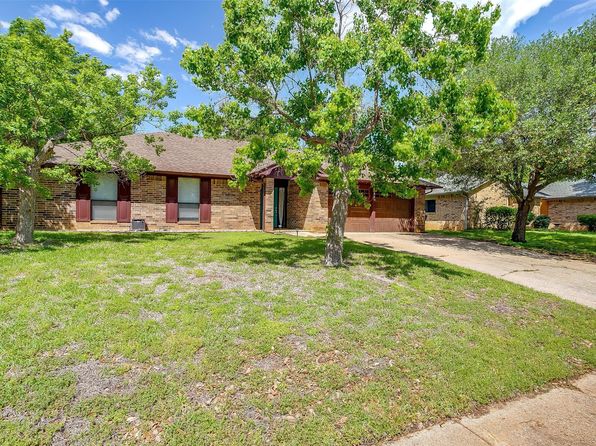 3837 Horizon Dr, Bedford, TX 76021