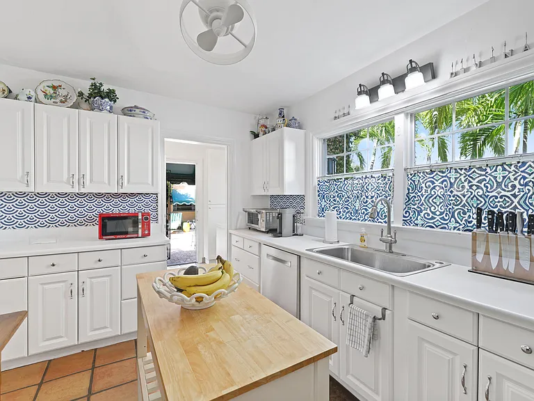 325 Greymon Dr — Photo 19