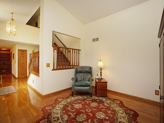 4th image of 518 Clemray Dr