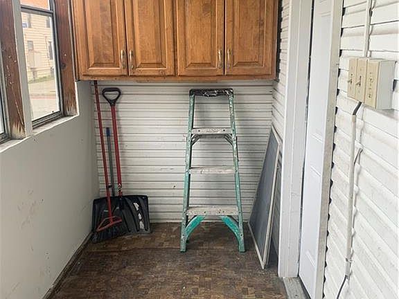 4th image of 4611 Kerns Ave