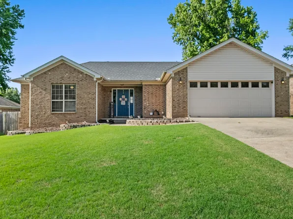 1304 Riverwood Dr, Jacksonville, AR 72076