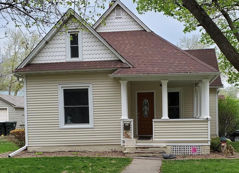 1st image of 902 N B St