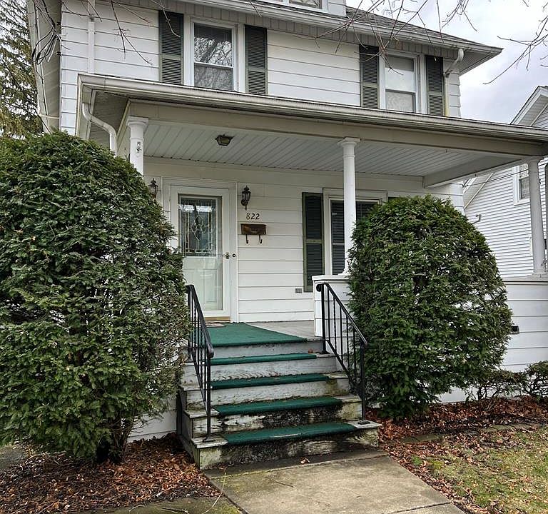 1st image of 822 Johnson St