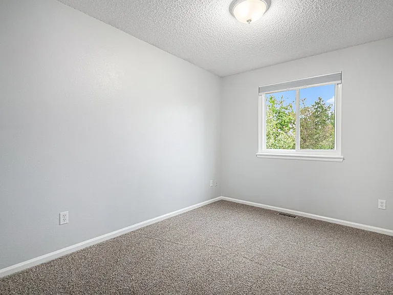11316 Rodeo Cir — Photo 15