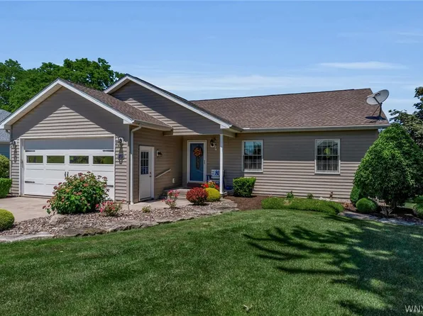 6105 E Lake Rd, Burt, NY 14028