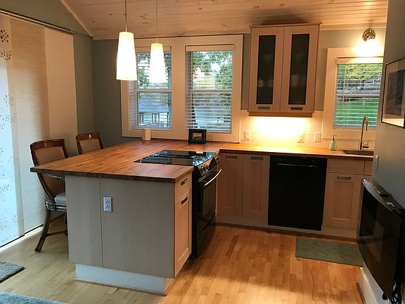 Eat in Island/Work space