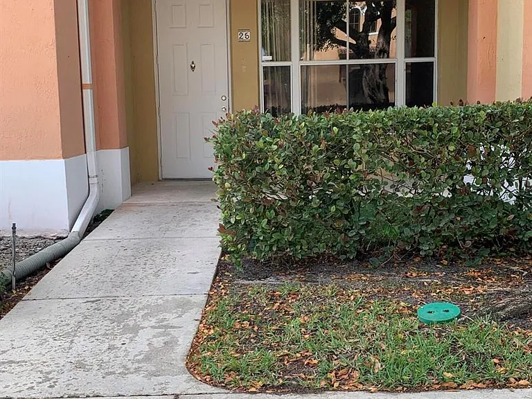 3549 Forest Hill Blvd #25 — Photo 3