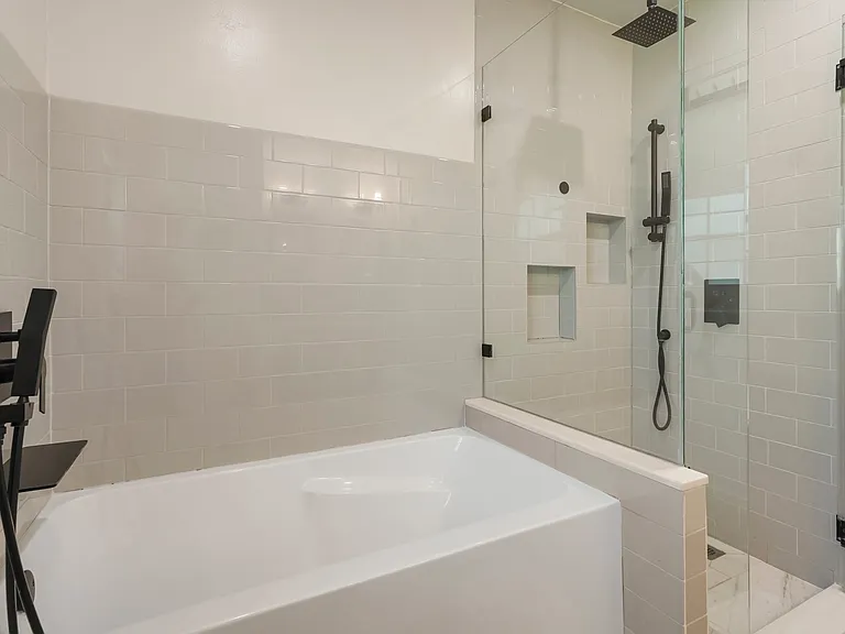 2875 Hudson St — Photo 16