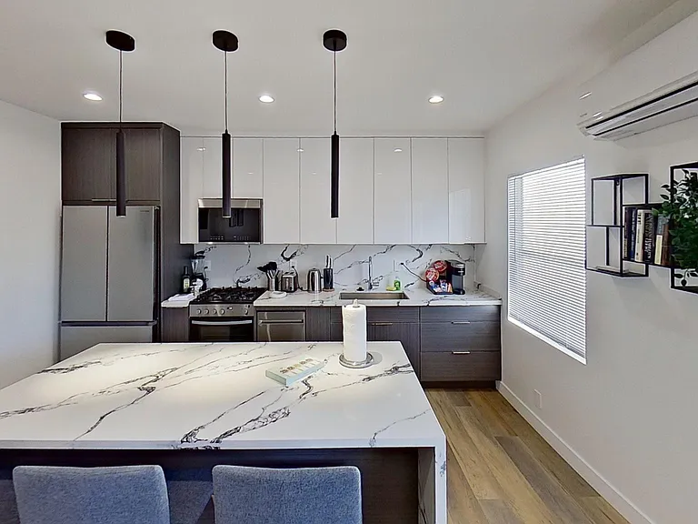 10863 Kling St #2 — Photo 11