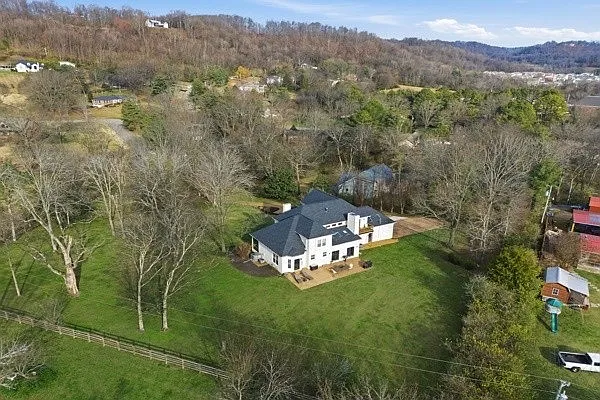 106 Engle Ct — Photo 2
