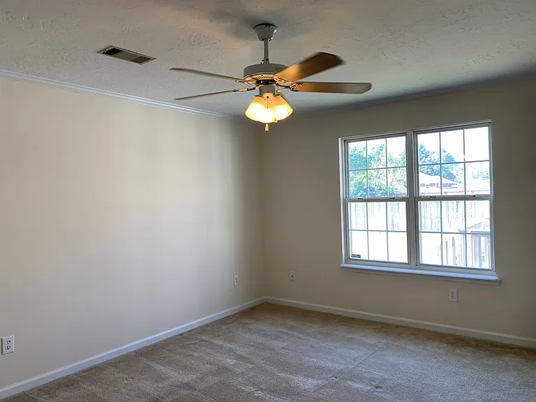 225 Taylor Cir — Photo 16