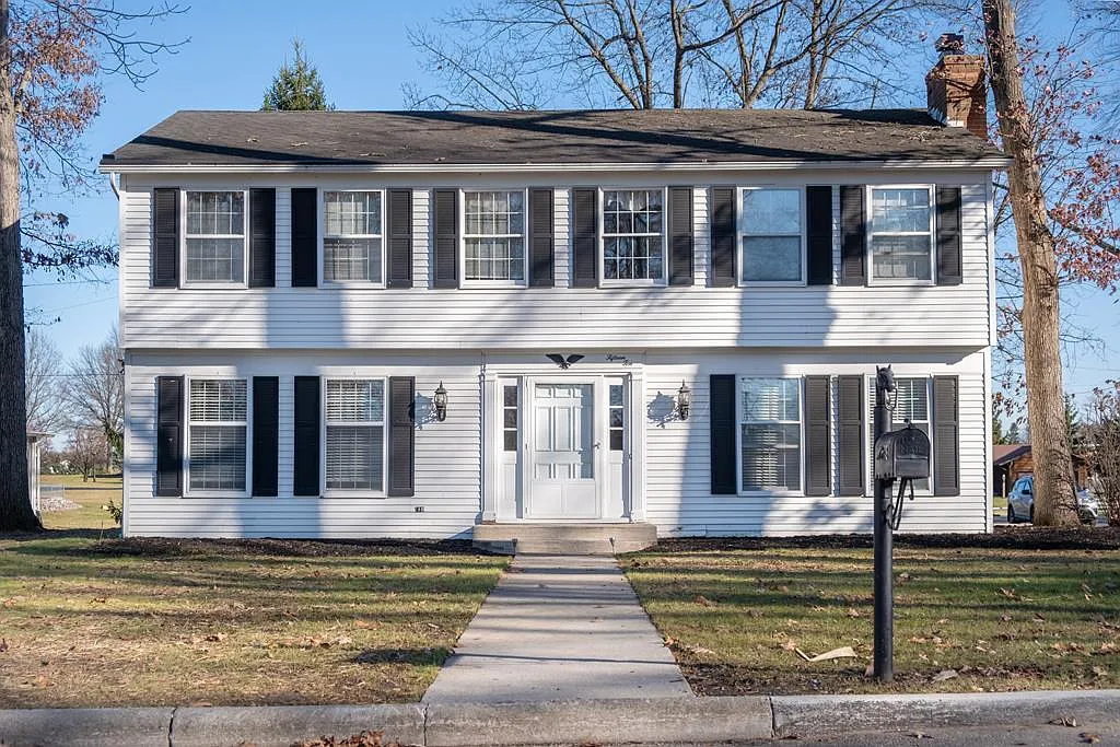 1510 Lakewood Dr photo 1