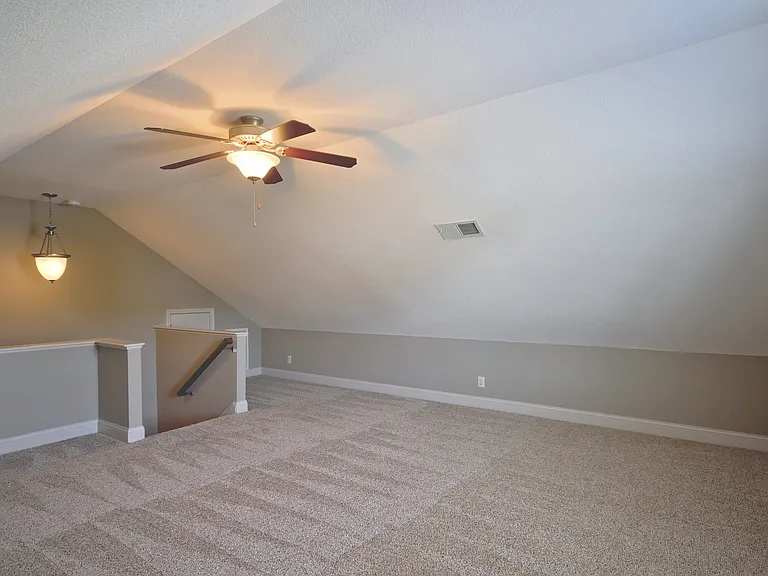 404 Leslie Wood Dr — Photo 40