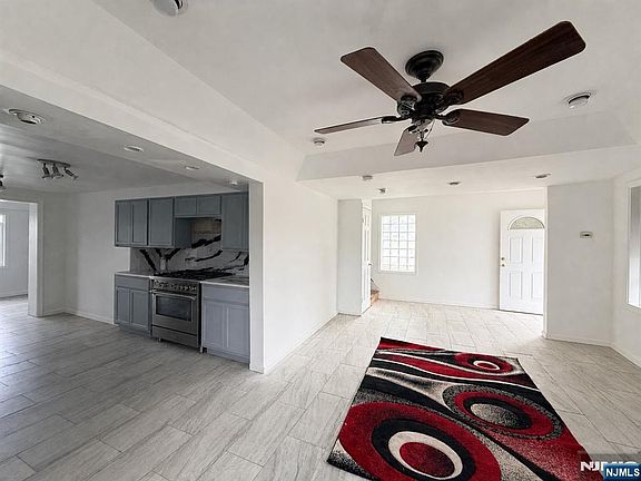 4th image of 132 Union St